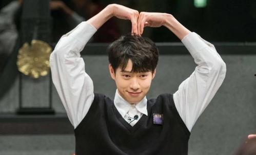 魏大勋吃哈密瓜视频,哈密瓜美食之旅